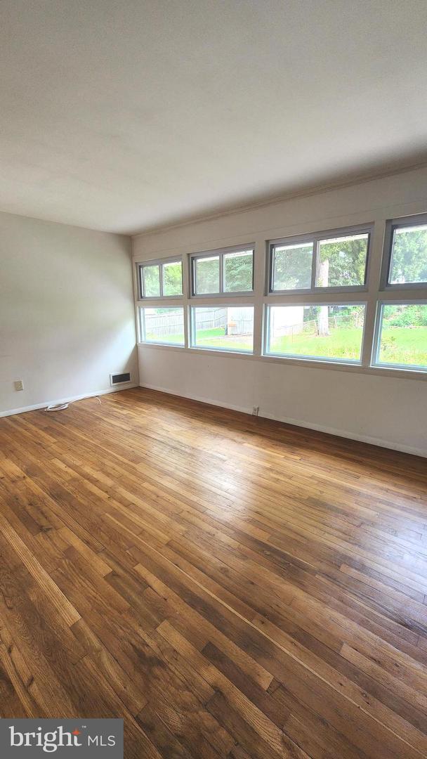 5714 Crawford Drive photo 3