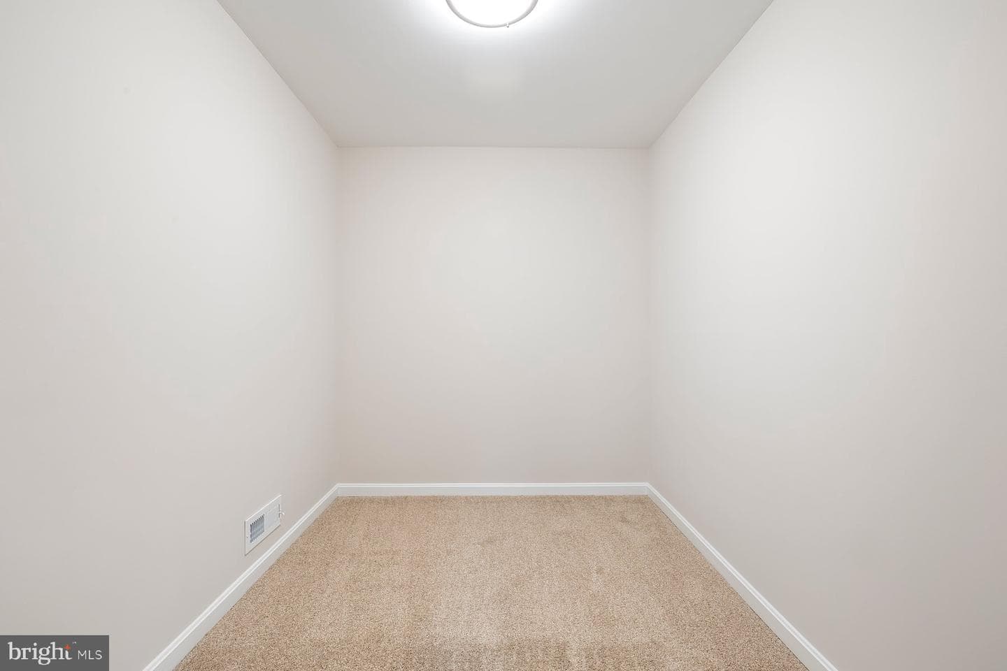 18604 Muncaster Road photo 45