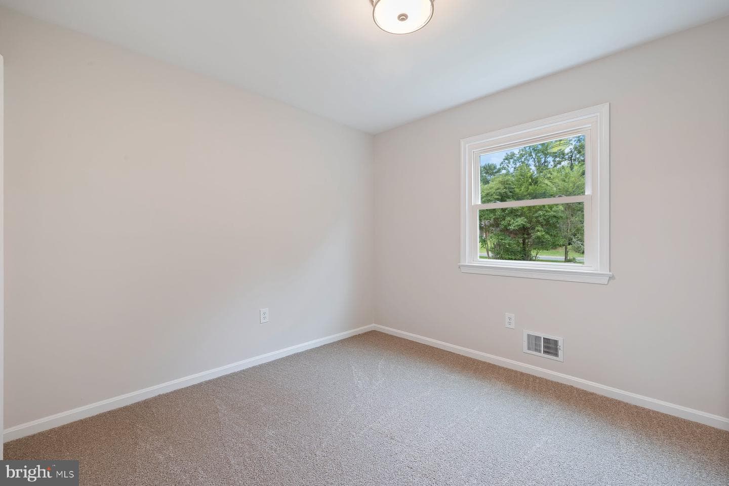 18604 Muncaster Road photo 48