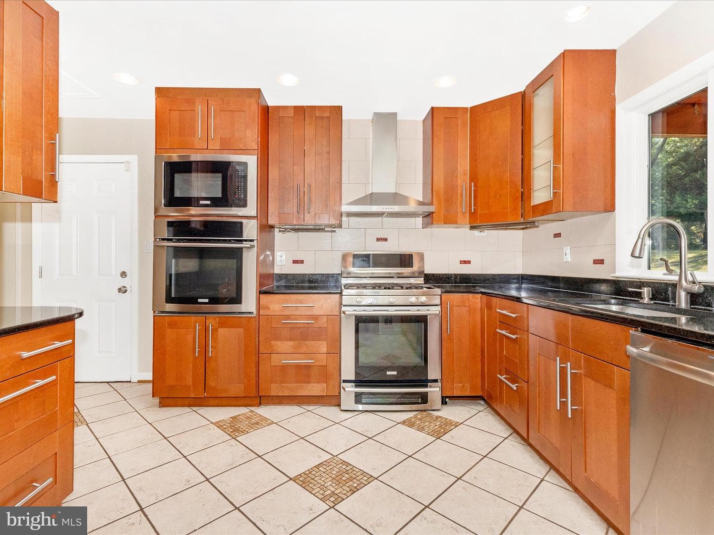 18004 Muncaster Road photo 16