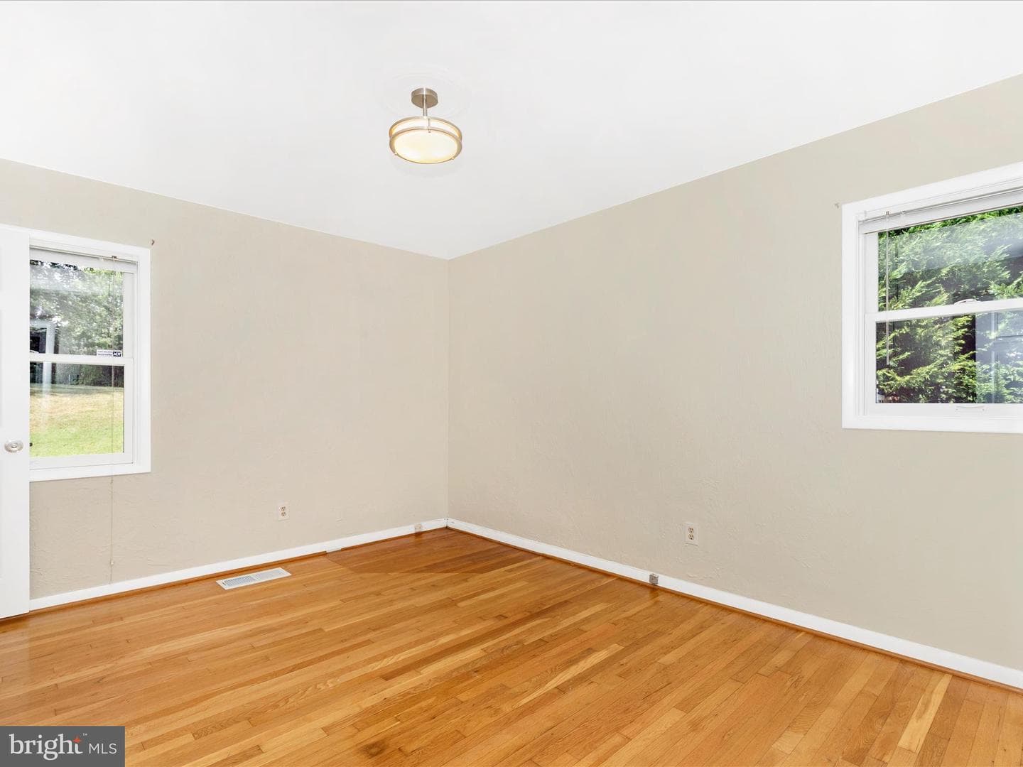18004 Muncaster Road photo 20
