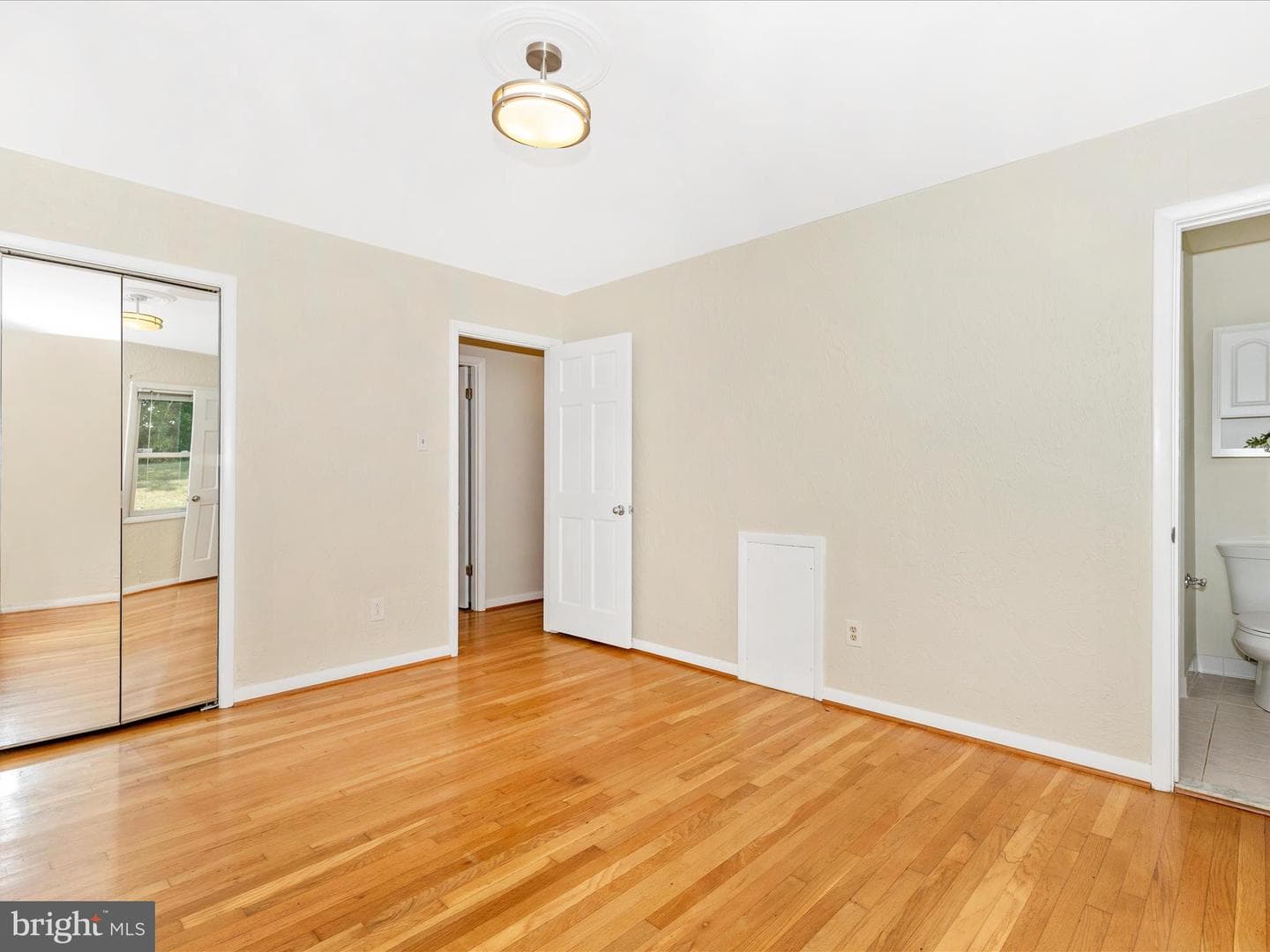 18004 Muncaster Road photo 22