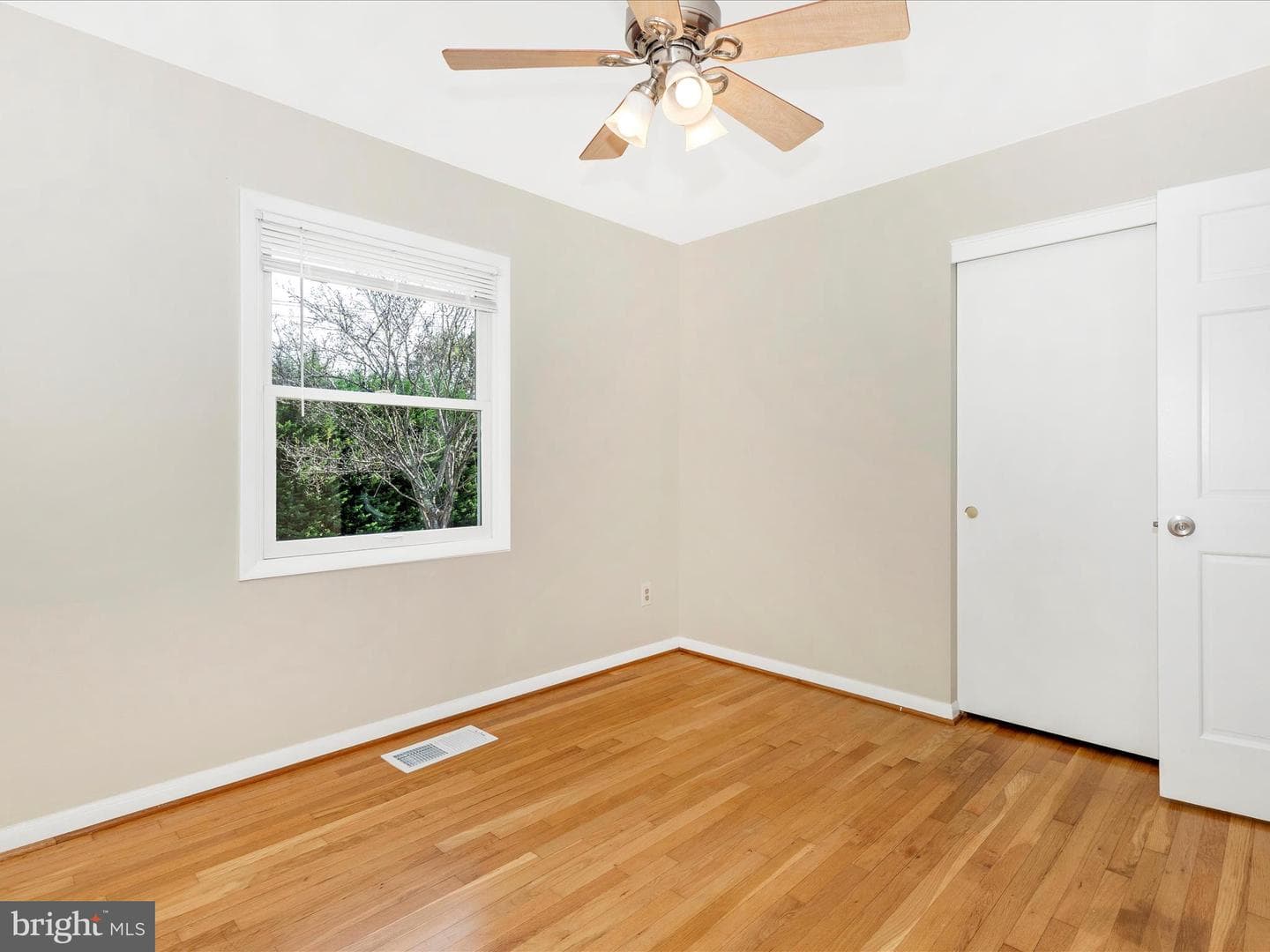 18004 Muncaster Road photo 26