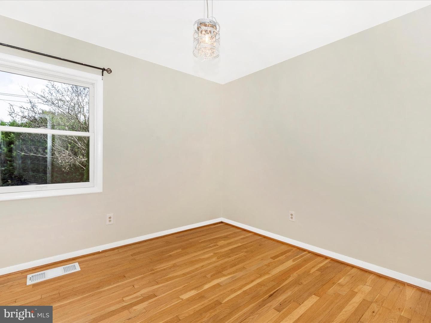 18004 Muncaster Road photo 27