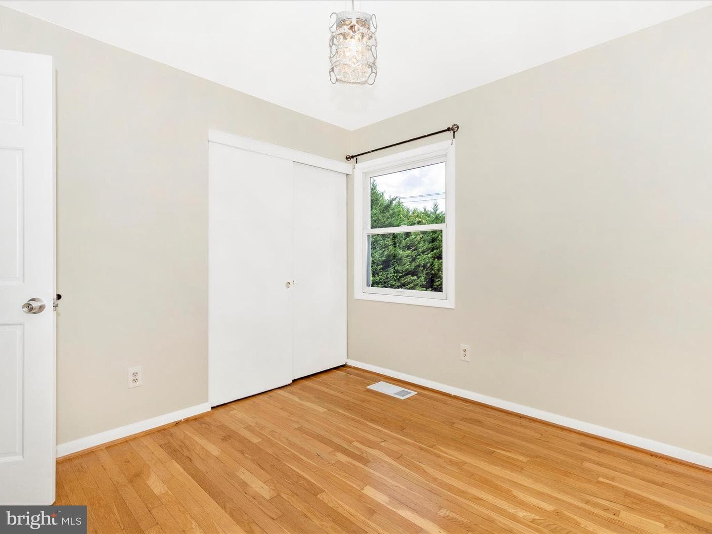 18004 Muncaster Road photo 28