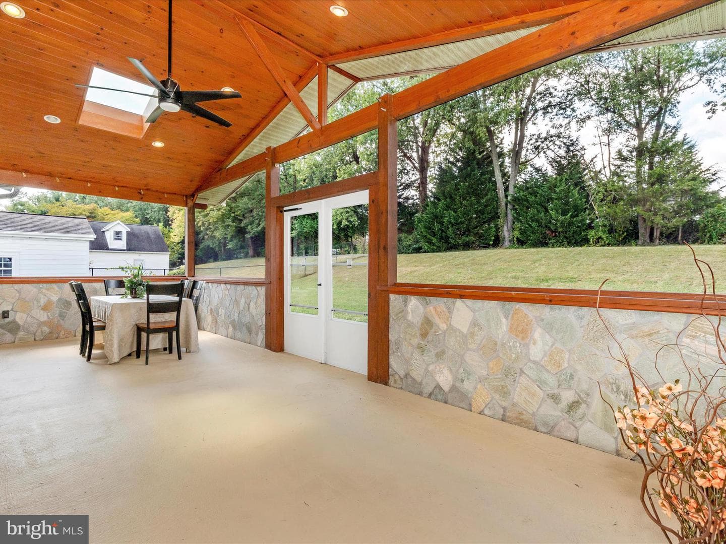 18004 Muncaster Road photo 30