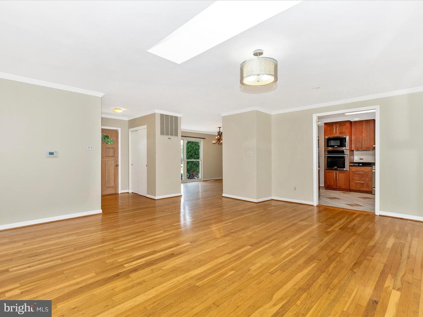 18004 Muncaster Road photo 8