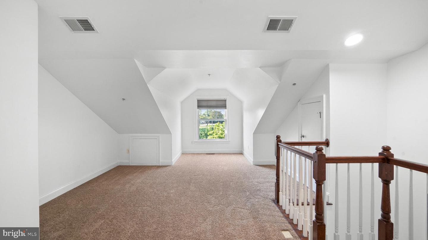 709 Glouster Knoll Drive photo 28