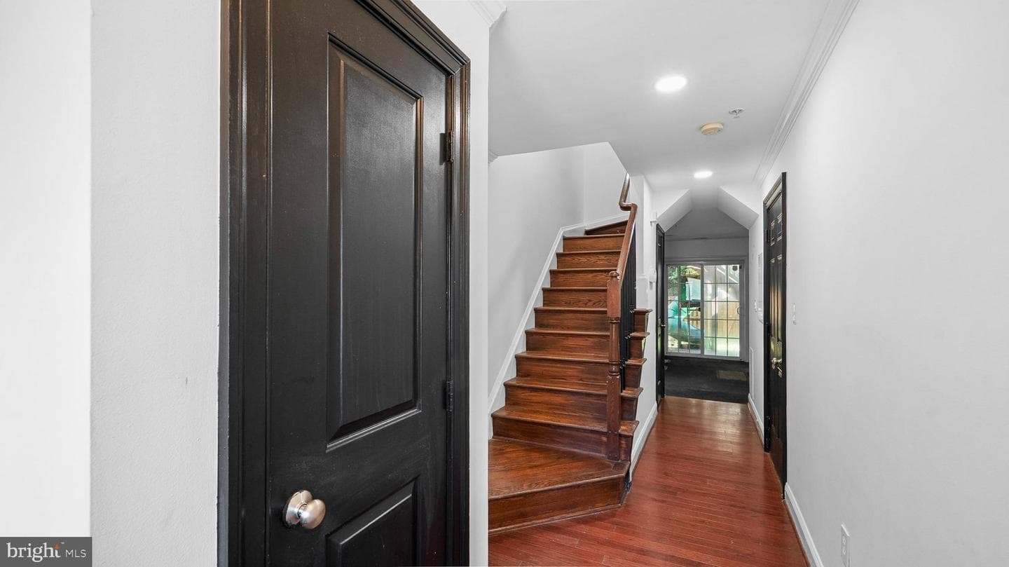 709 Glouster Knoll Drive photo 3