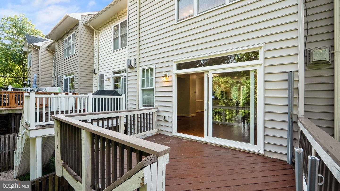 709 Glouster Knoll Drive photo 32
