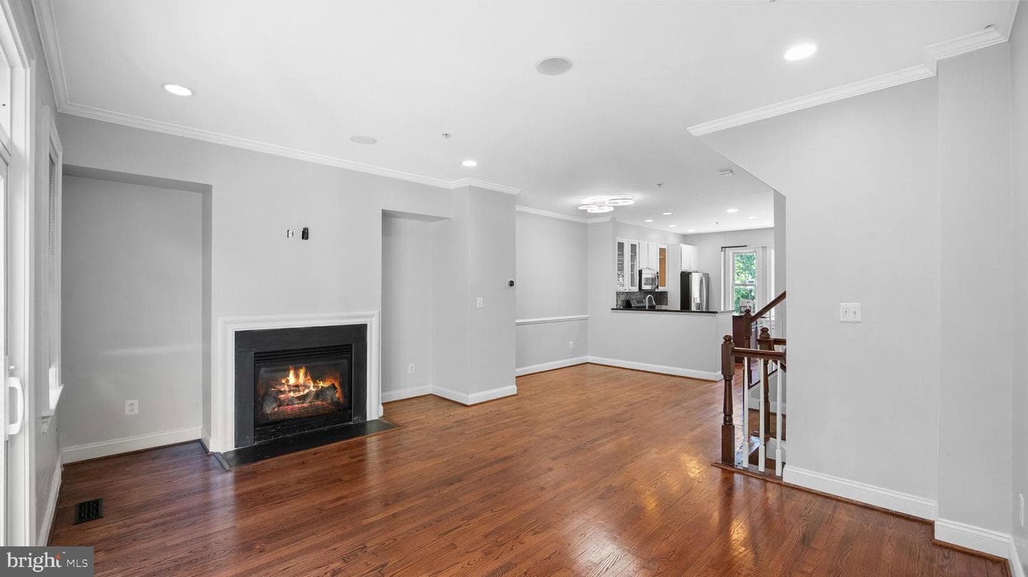 709 Glouster Knoll Drive photo 9