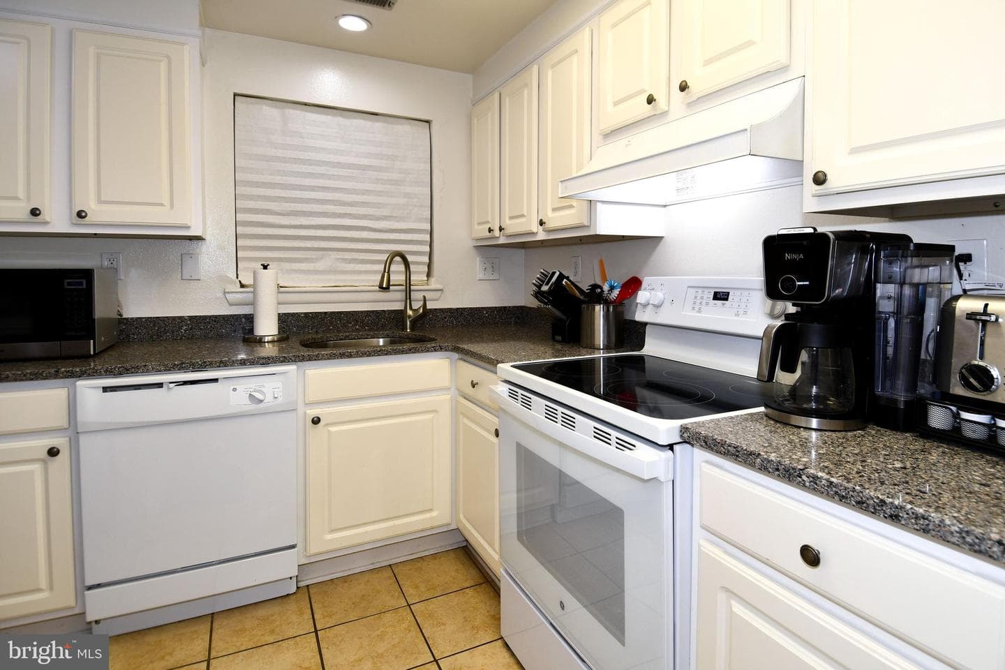 3500 Forest Edge Drive #15-2e photo 4