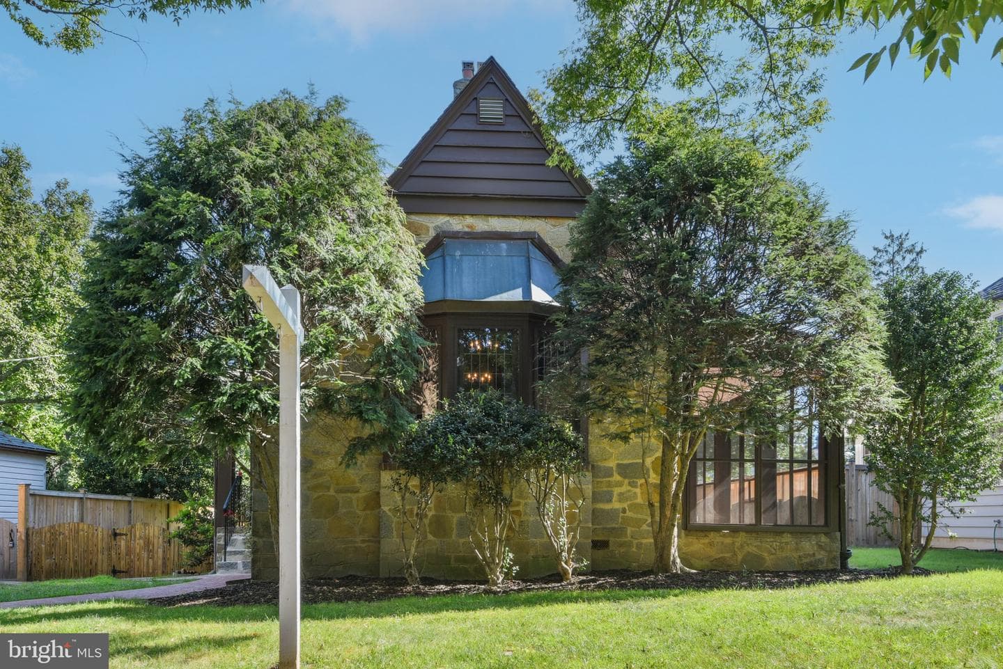 105 Summerfield Road photo 2