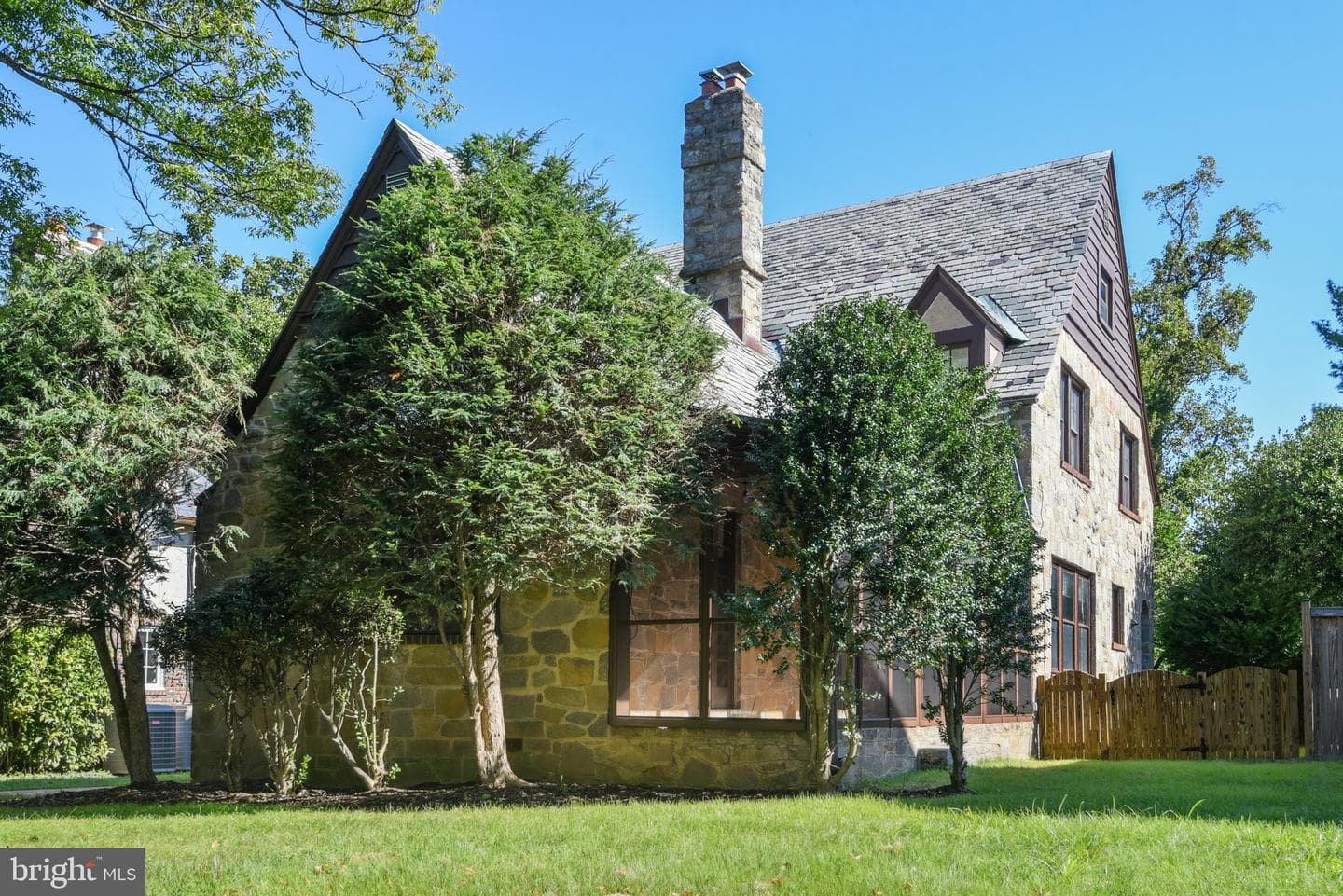105 Summerfield Road photo 3