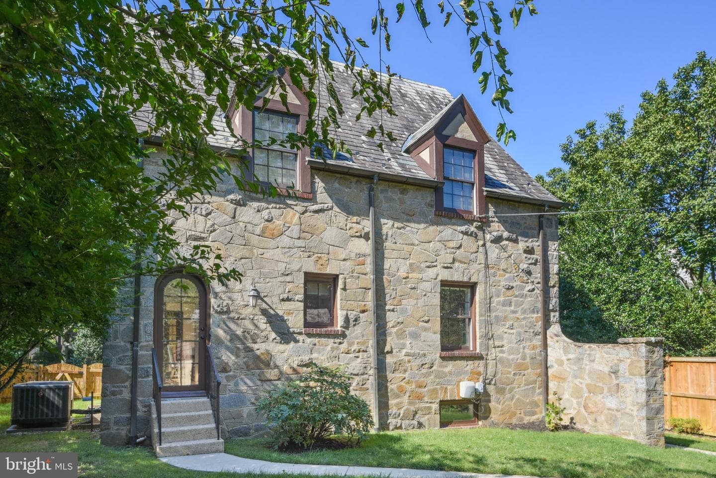 105 Summerfield Road photo 42
