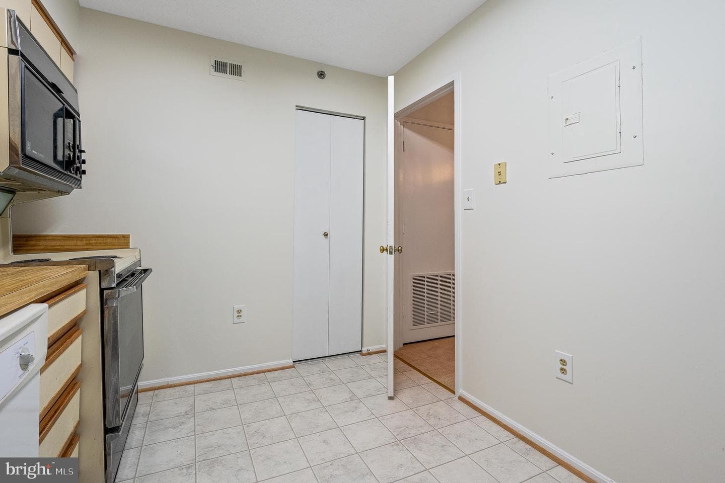 3330 N Leisure World Boulevard #5-1012 photo 17