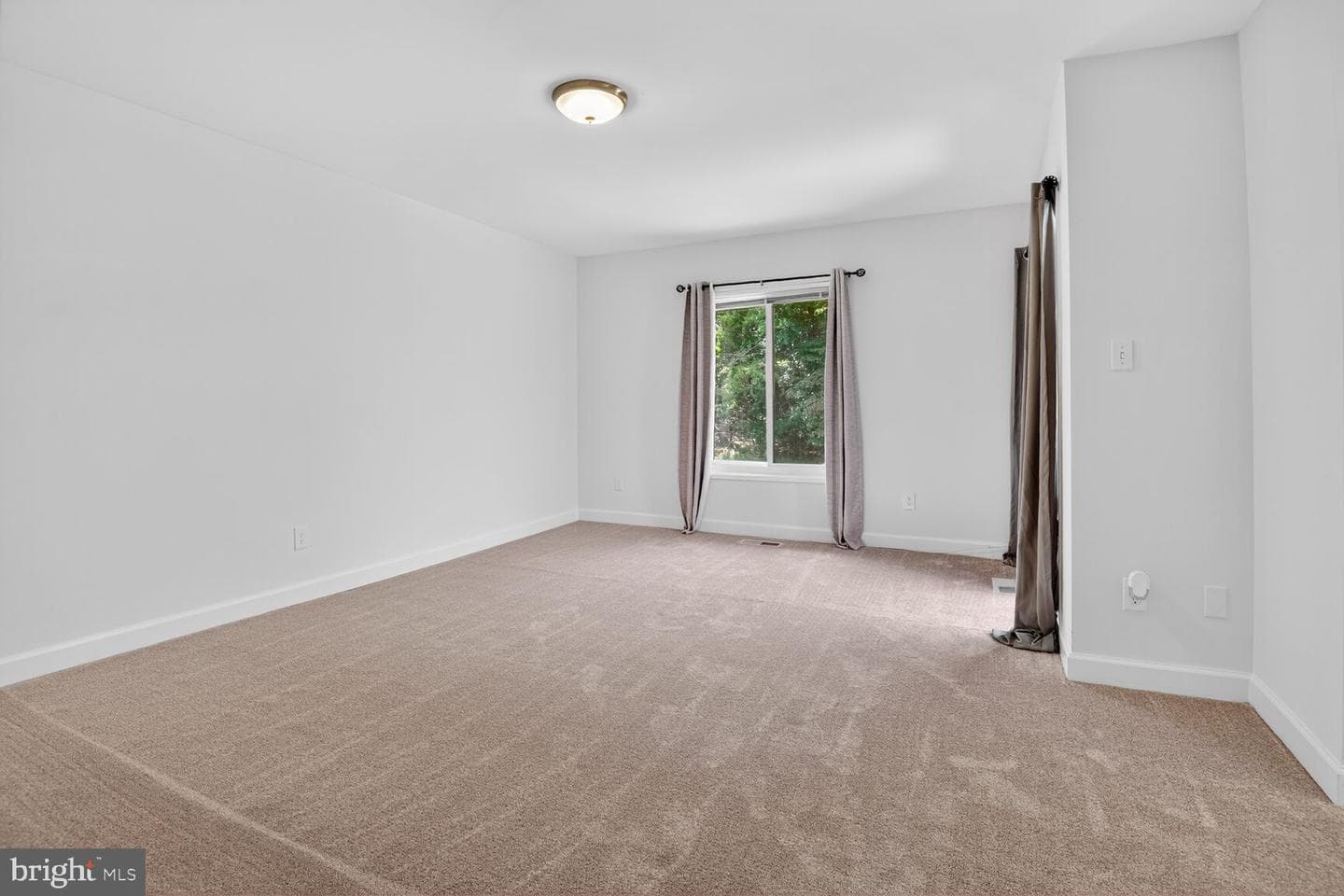 9722 Shadow Oak Drive photo 16