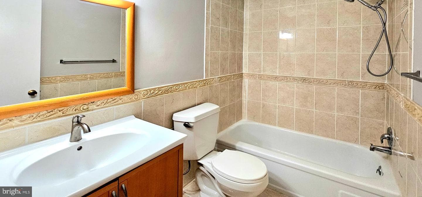 818 Quince Orchard Boulevard #202 photo 33