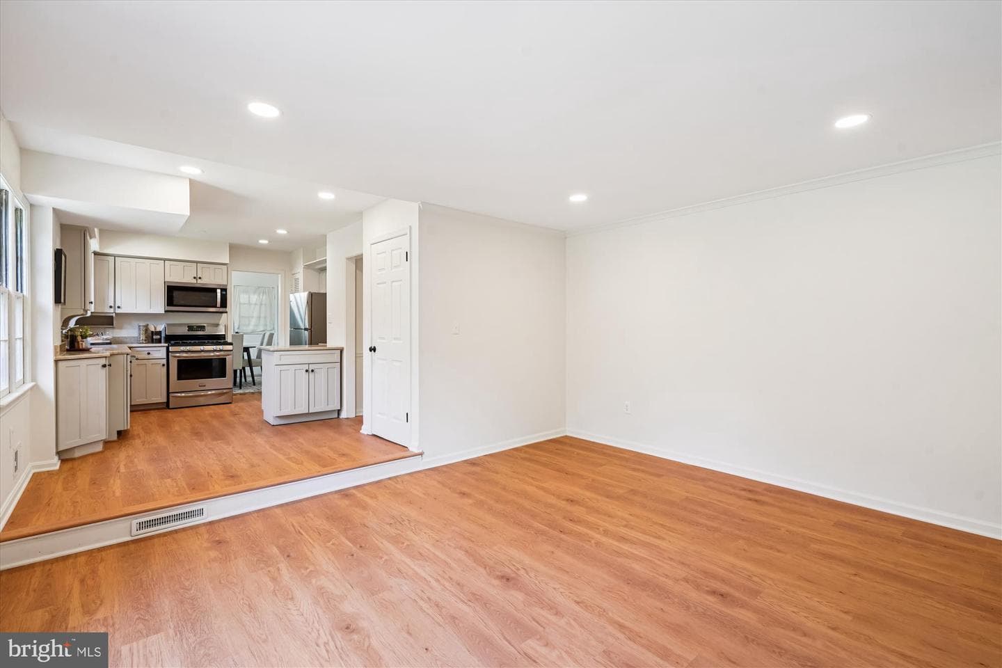 1510 Columbia Avenue photo 13