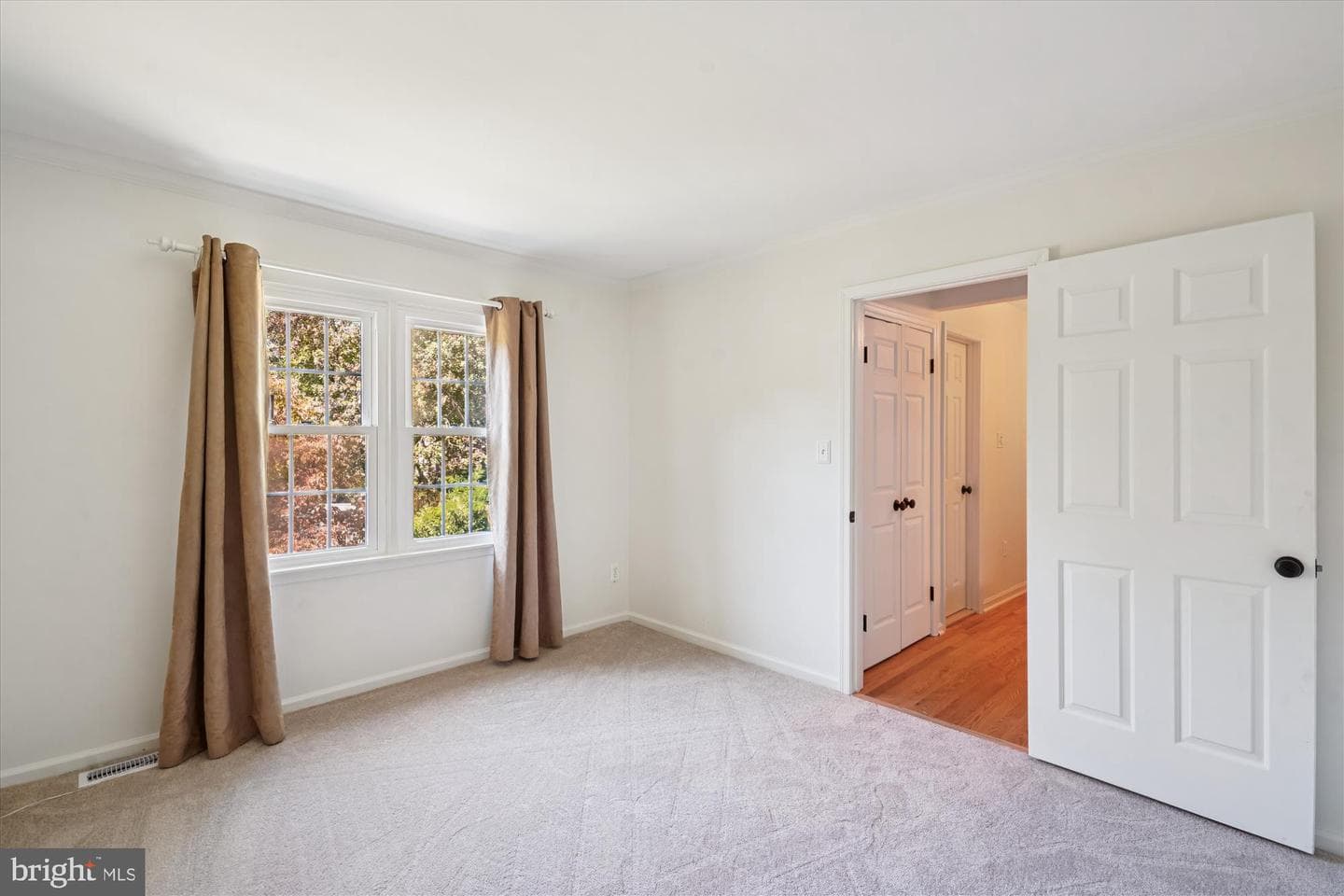 1510 Columbia Avenue photo 35