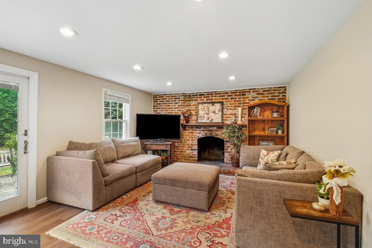 9405 Five Logs Way photo 14