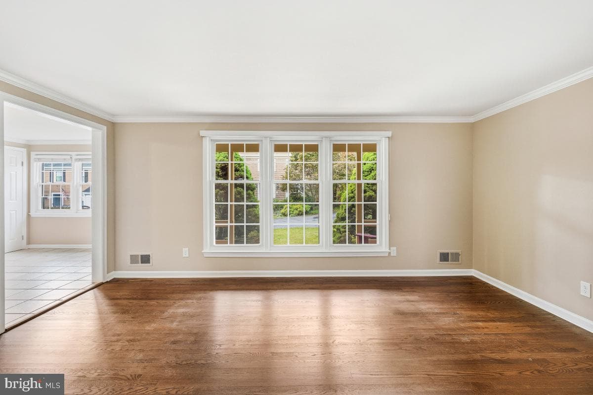9405 Five Logs Way photo 18