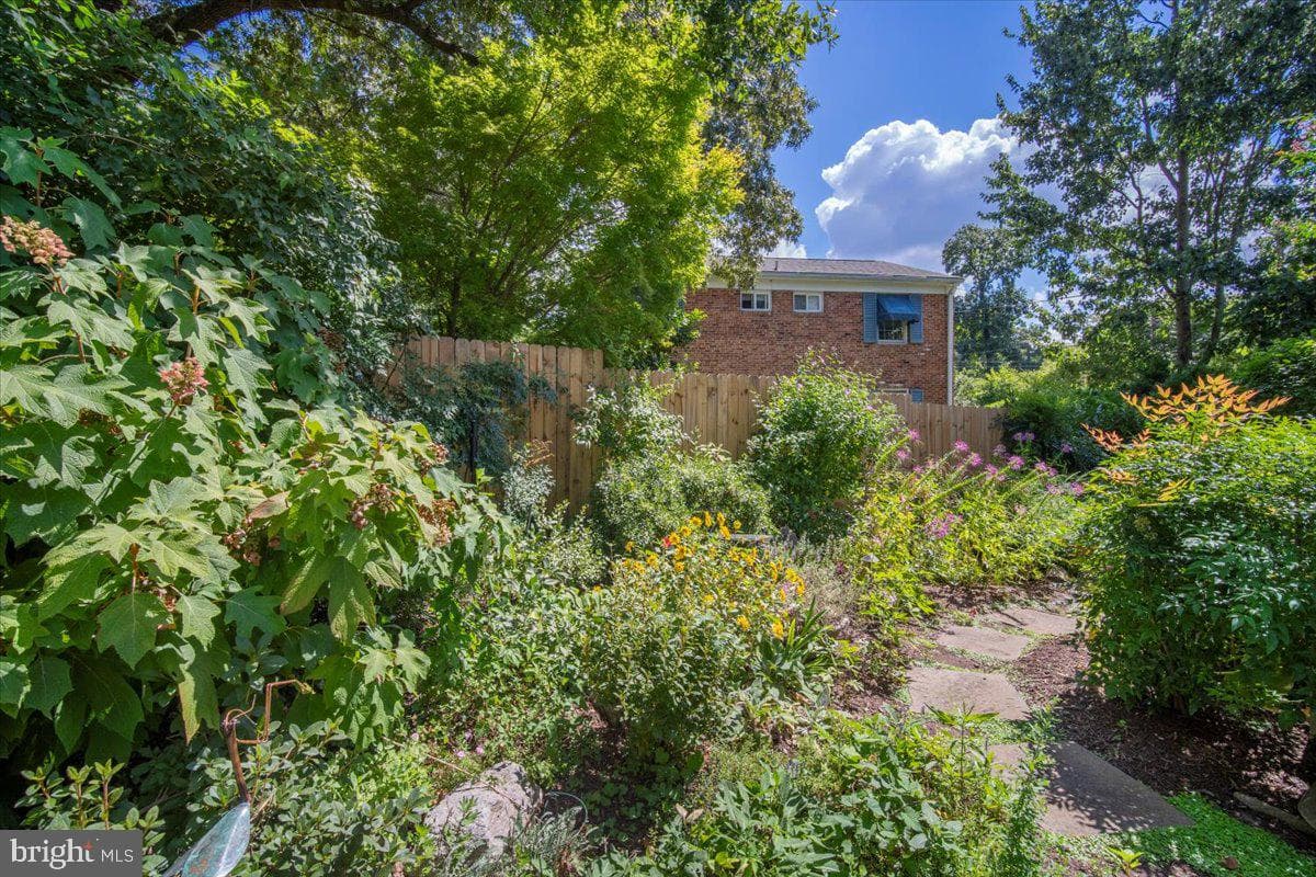 8102 Thoreau Drive photo 42