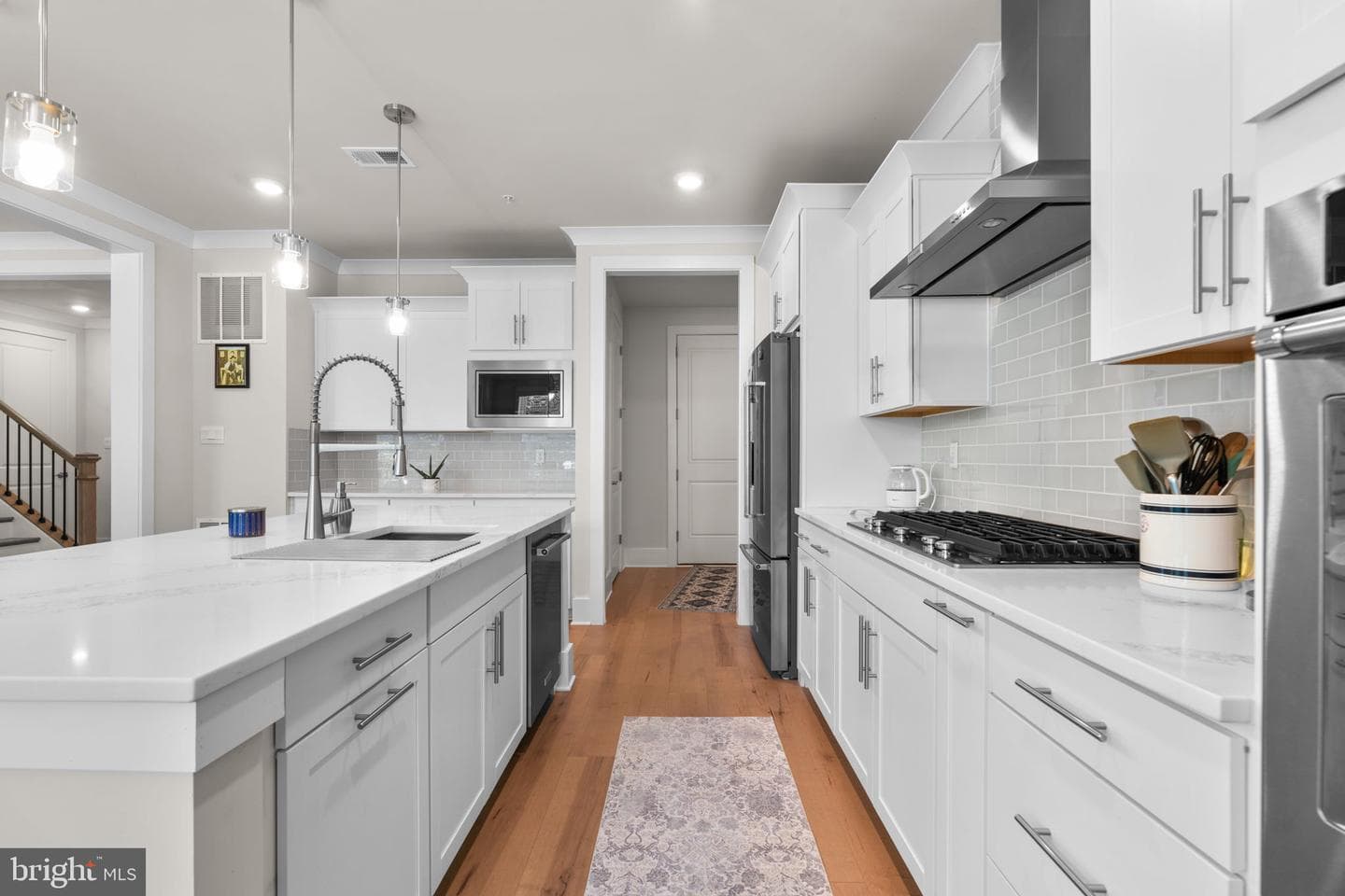21708 Woodfield Road photo 14