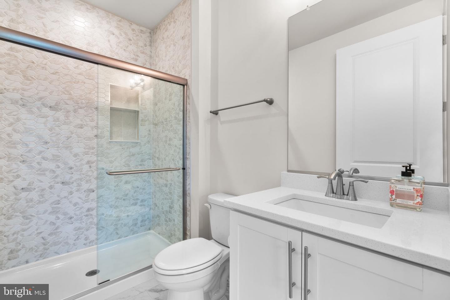 21708 Woodfield Road photo 20