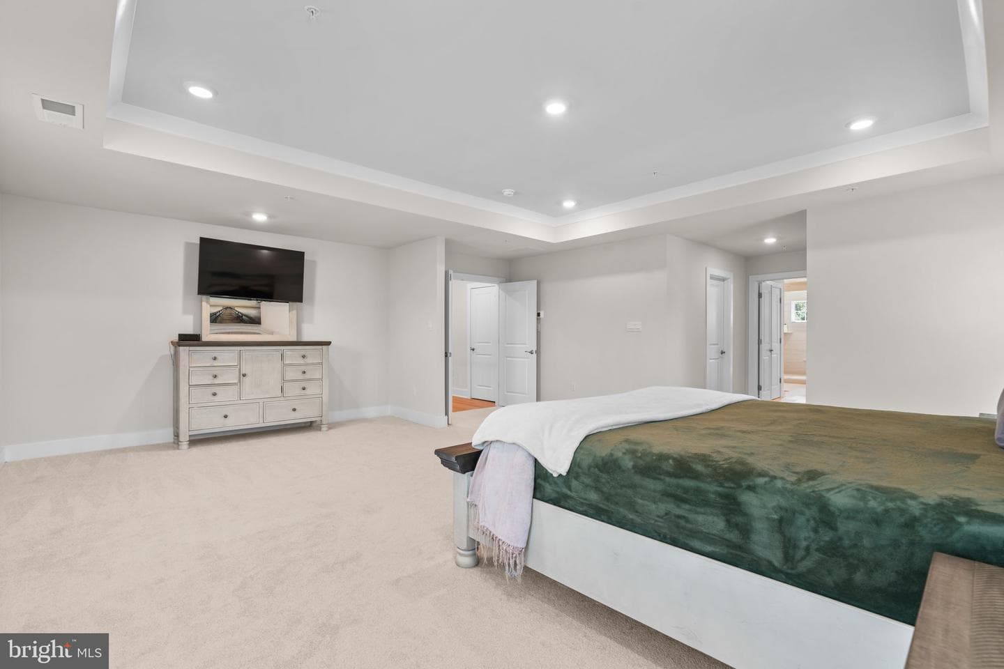21708 Woodfield Road photo 26