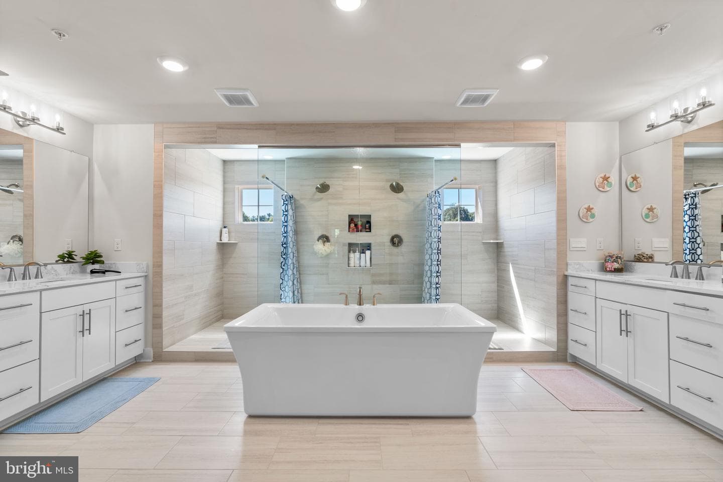 21708 Woodfield Road photo 27