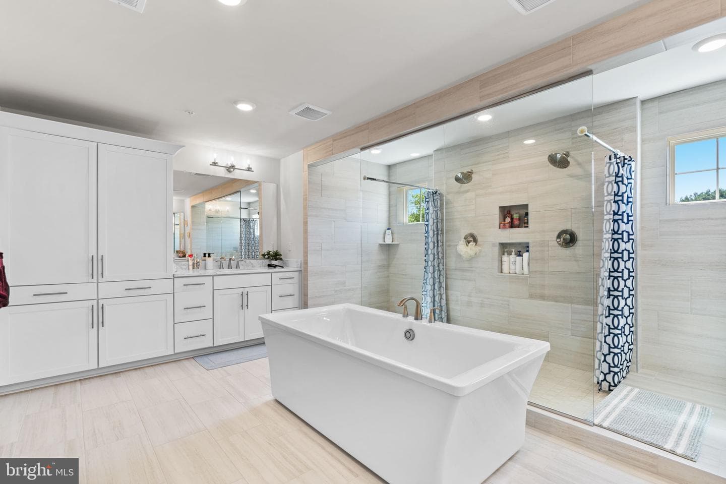 21708 Woodfield Road photo 28
