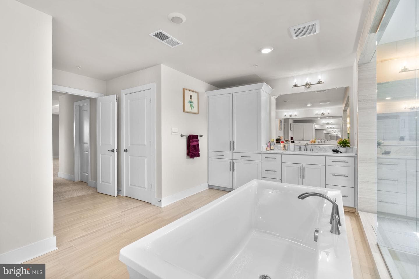 21708 Woodfield Road photo 29