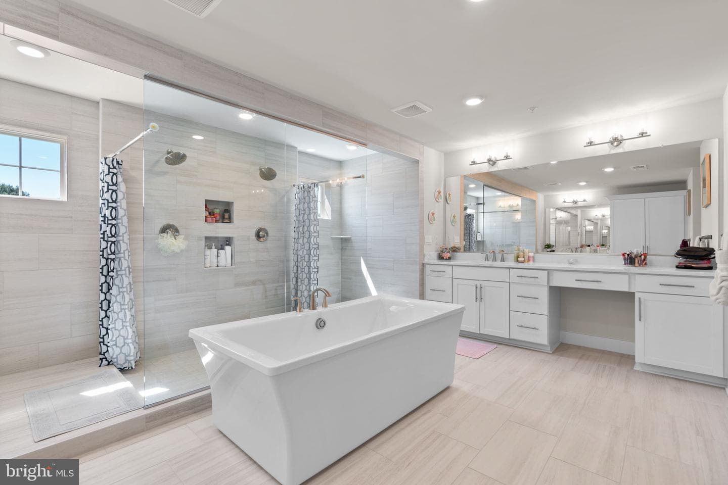 21708 Woodfield Road photo 30