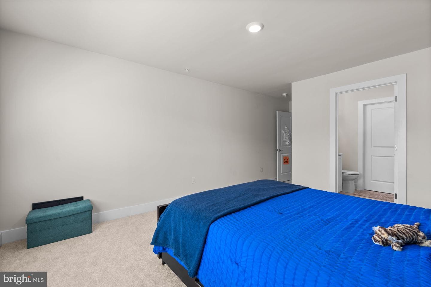 21708 Woodfield Road photo 33