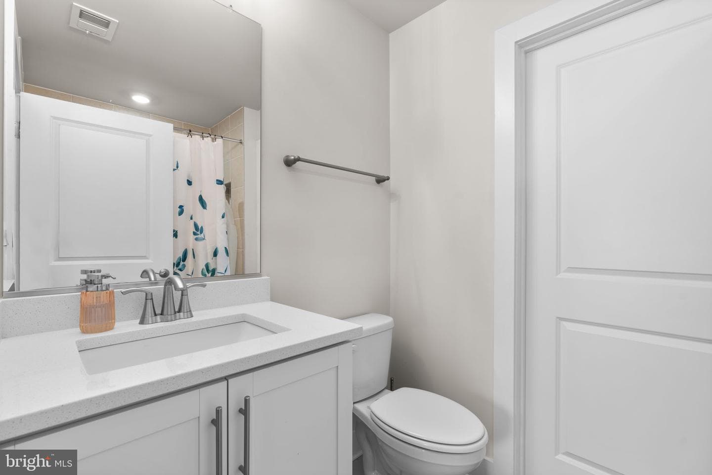 21708 Woodfield Road photo 34