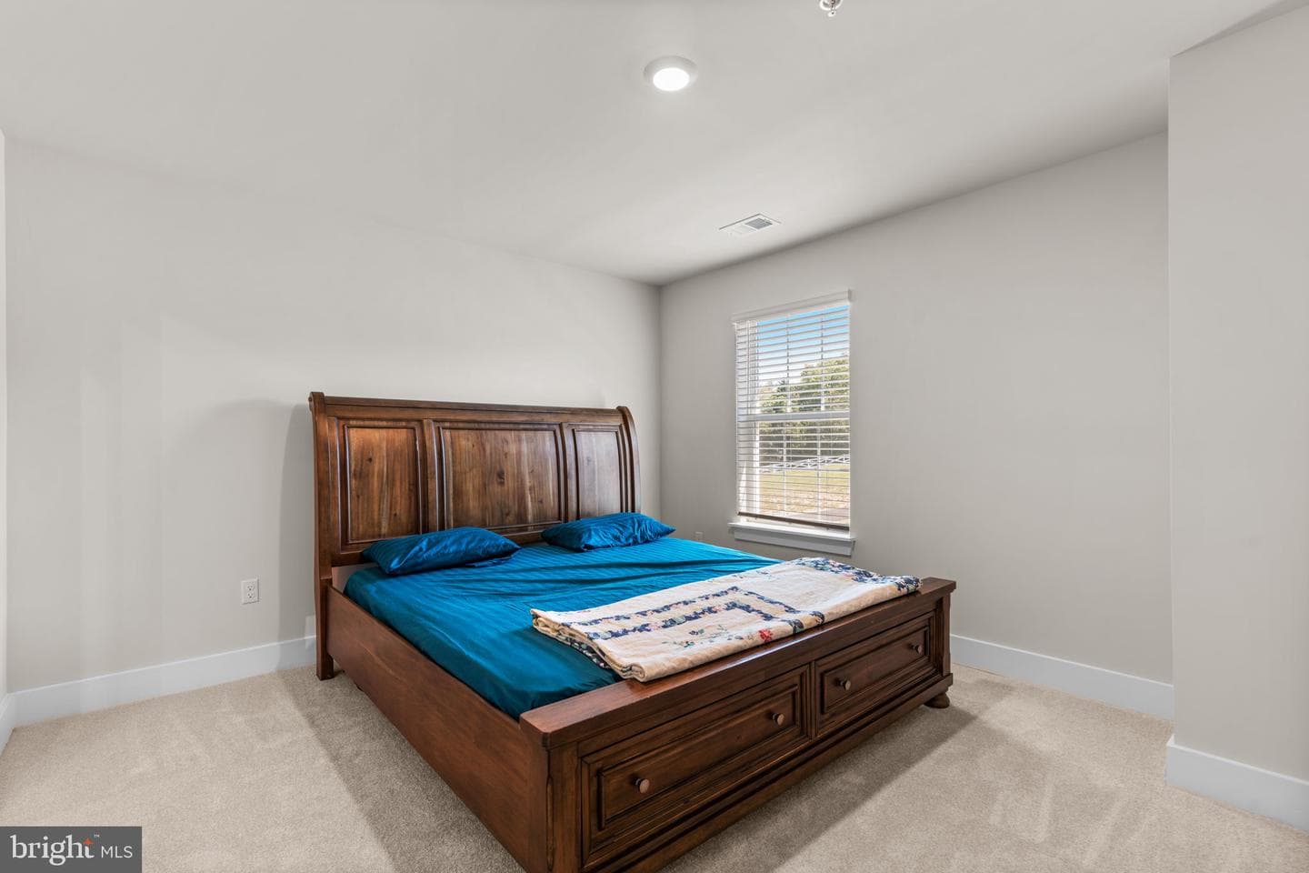 21708 Woodfield Road photo 36