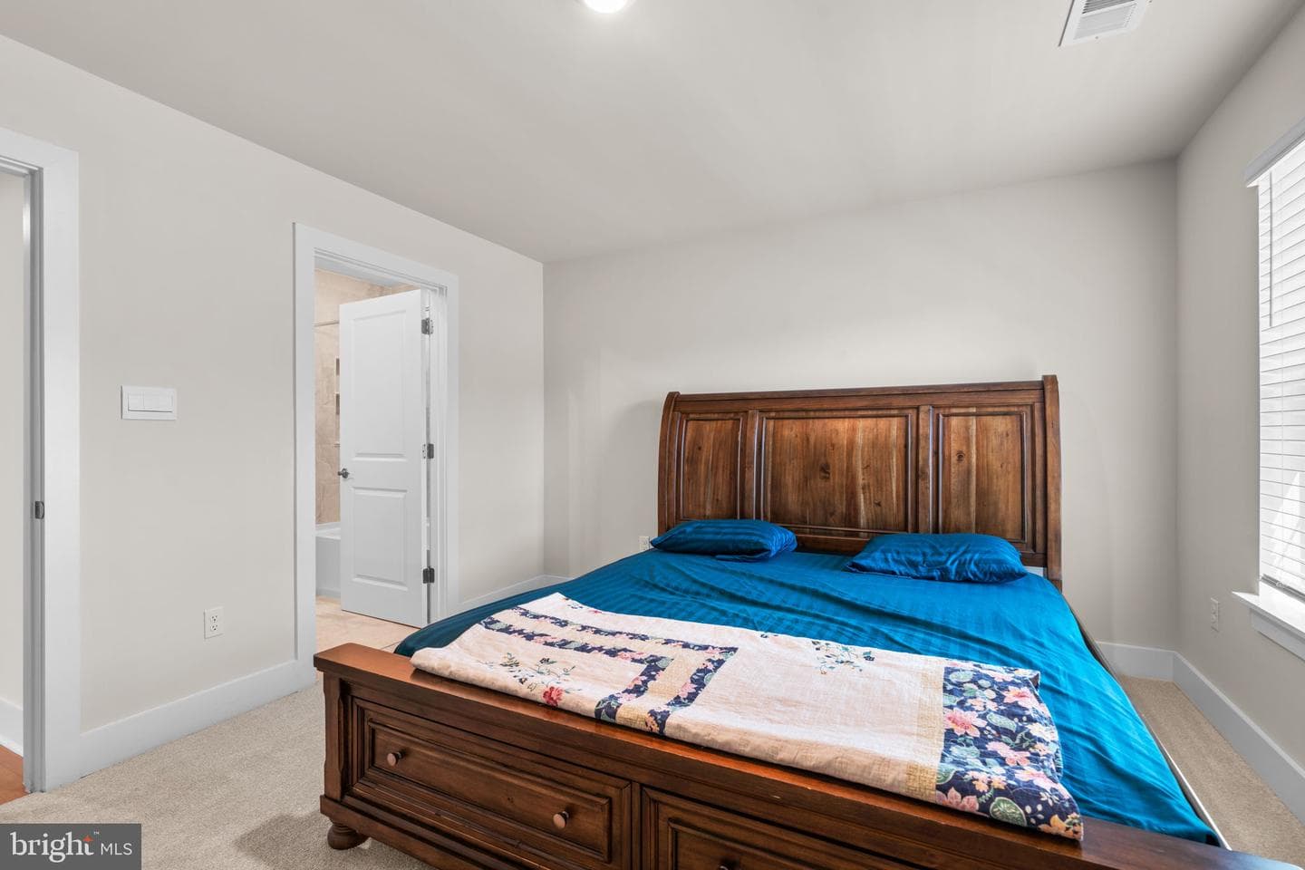 21708 Woodfield Road photo 37