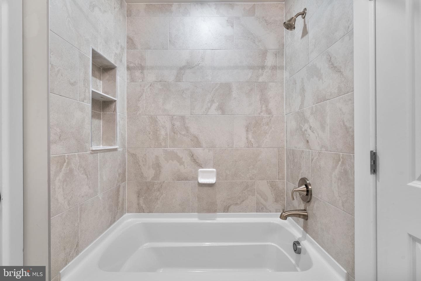 21708 Woodfield Road photo 40