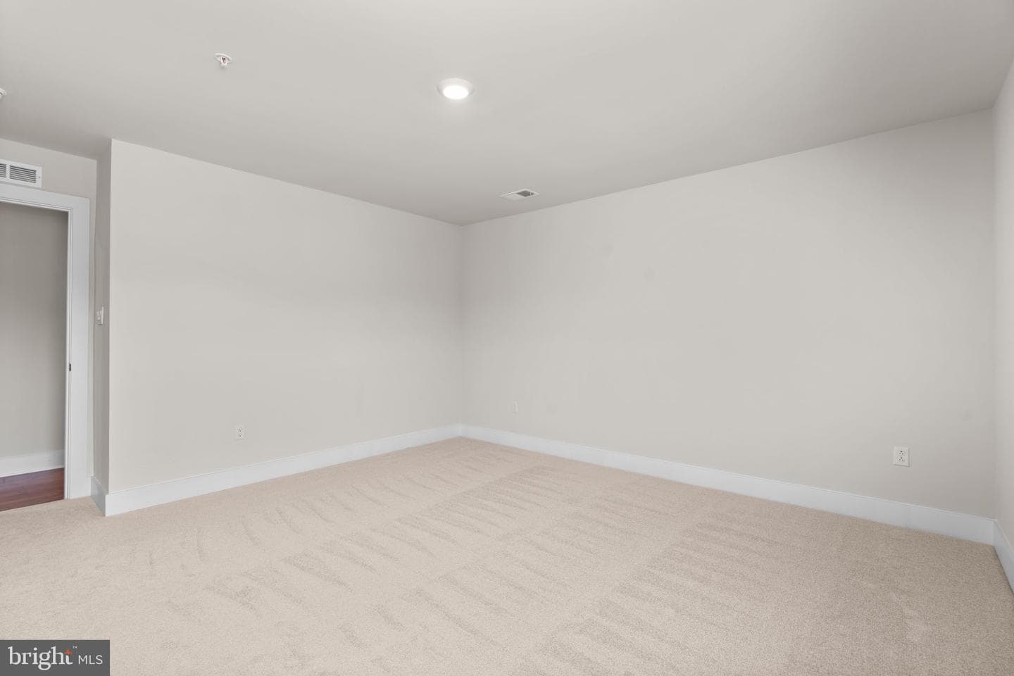 21708 Woodfield Road photo 42