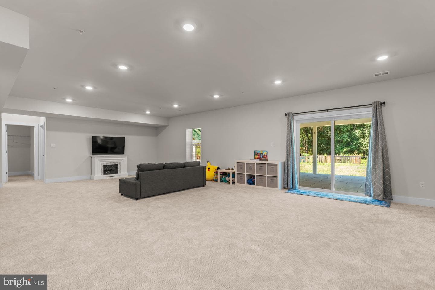 21708 Woodfield Road photo 55