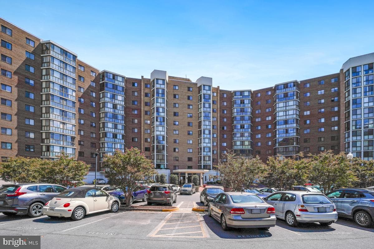 15100 Interlachen Drive #4-716