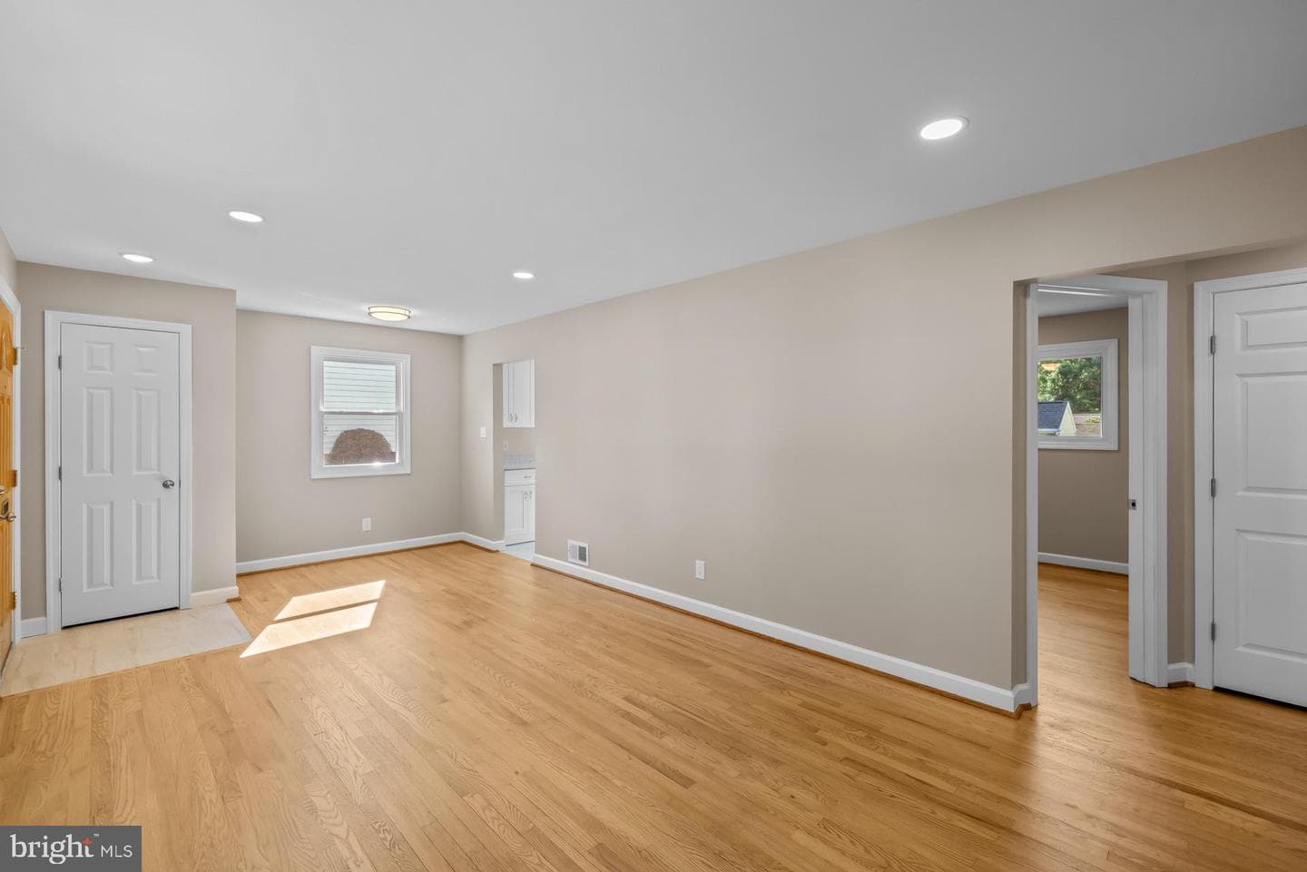 1019 Scott Avenue photo 13