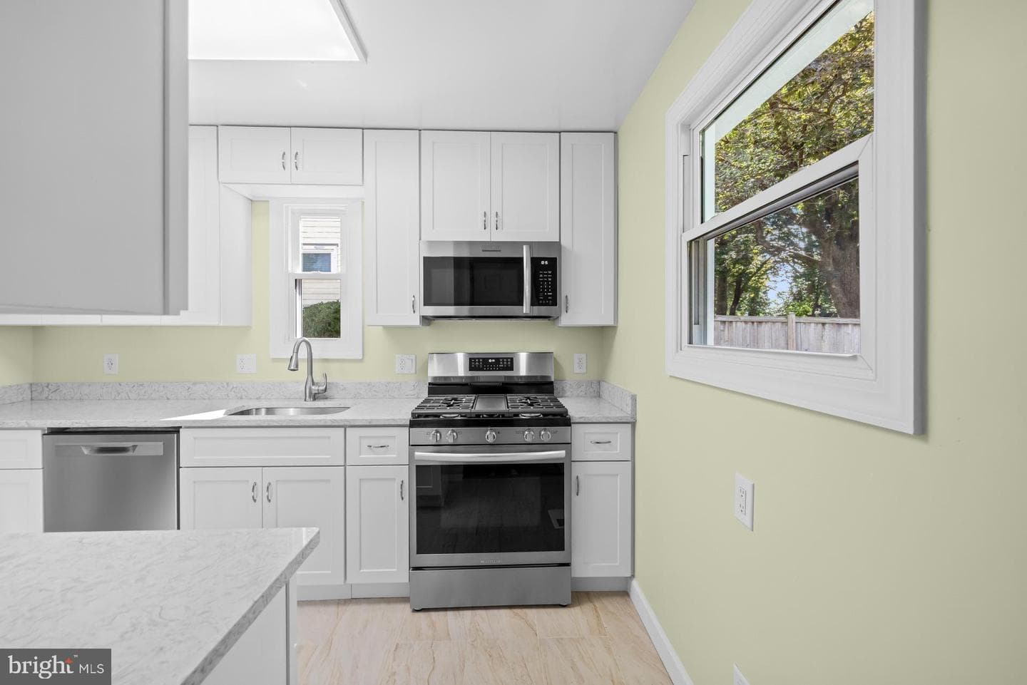 1019 Scott Avenue photo 15