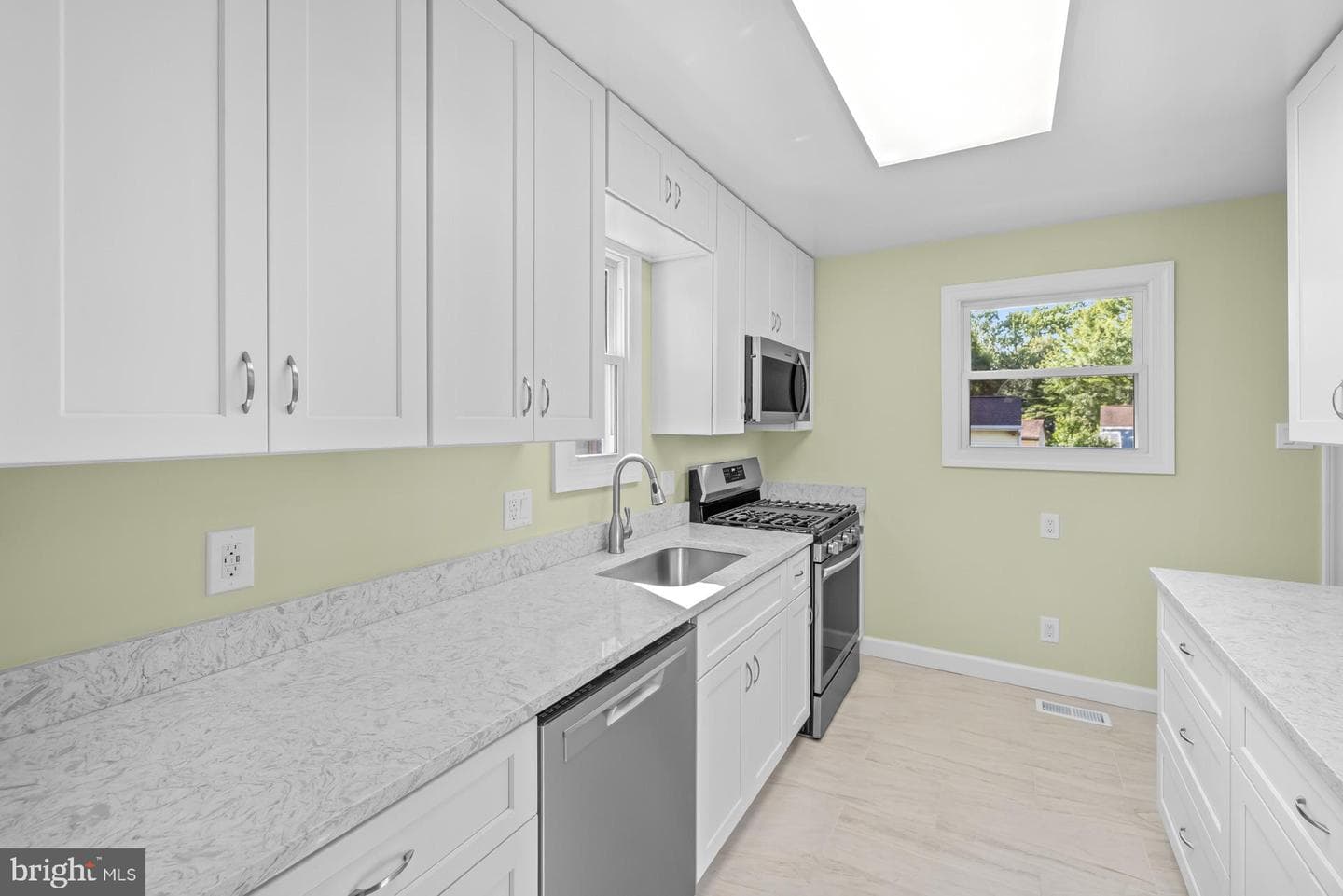 1019 Scott Avenue photo 16