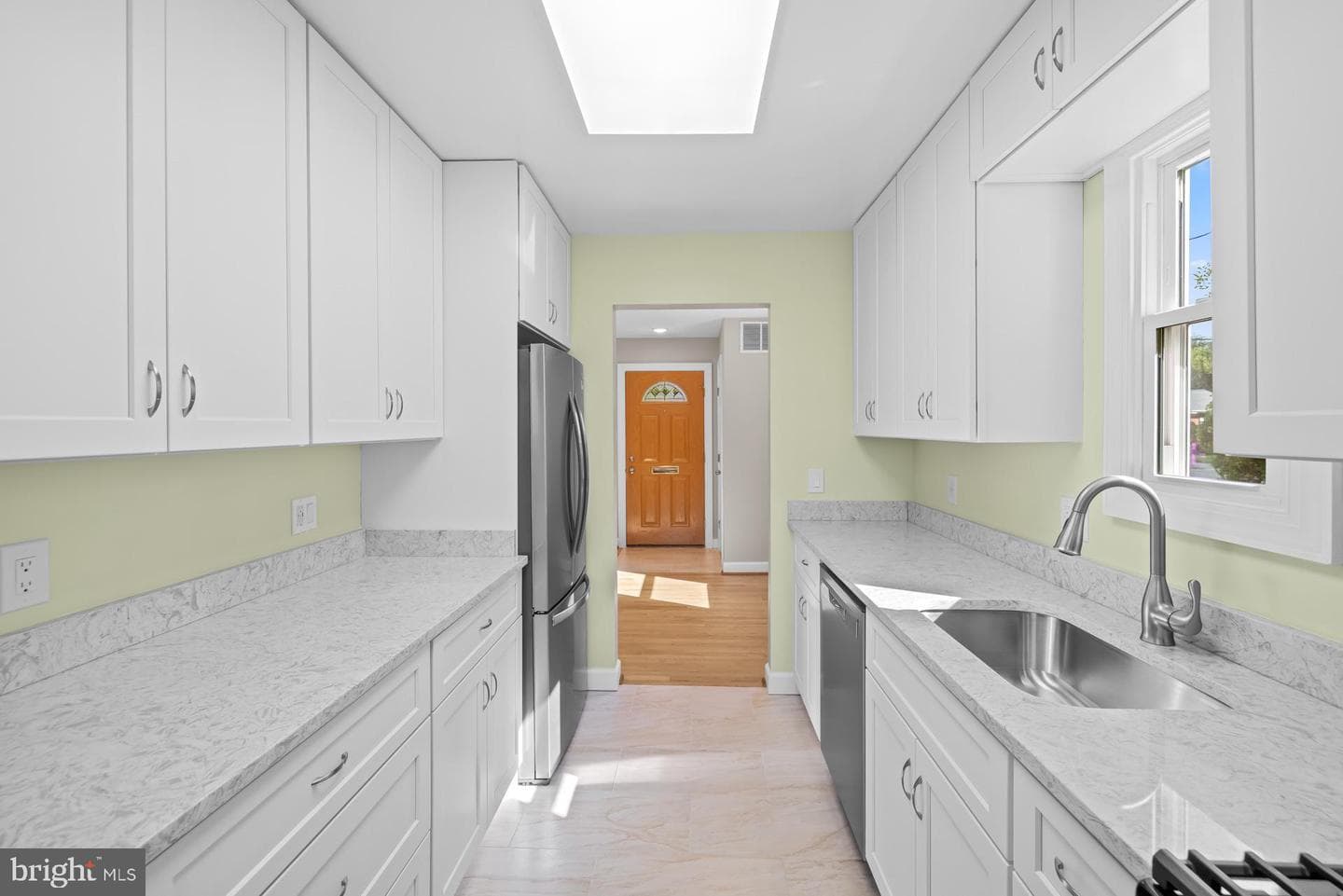 1019 Scott Avenue photo 17