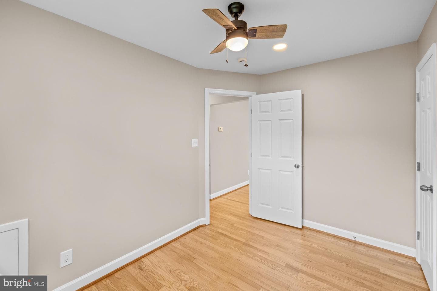1019 Scott Avenue photo 20