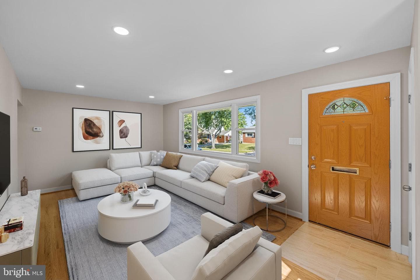 1019 Scott Avenue photo 3