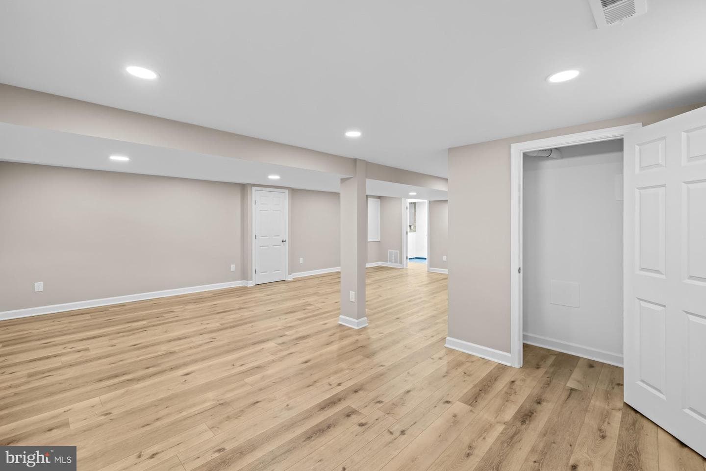 1019 Scott Avenue photo 33