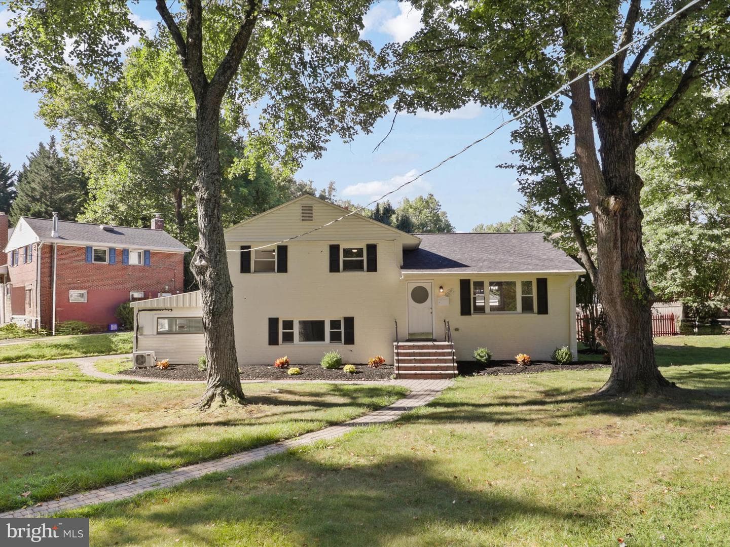 12219 Hunters Lane photo 5